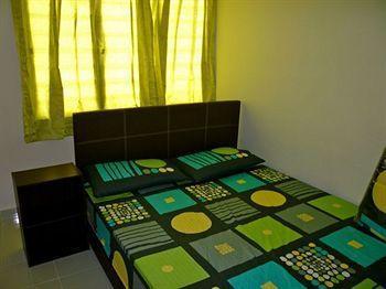 One Motel And Cafe Kuah Exterior photo
