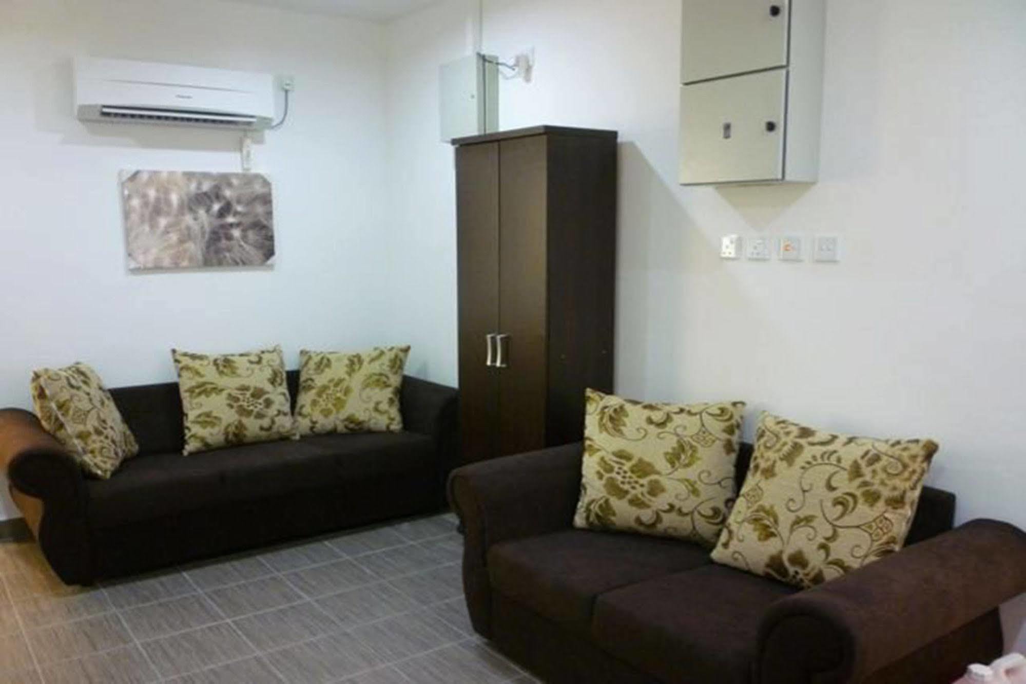 One Motel And Cafe Kuah Exterior photo