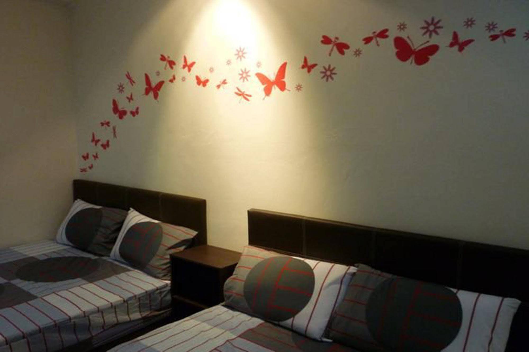 One Motel And Cafe Kuah Exterior photo