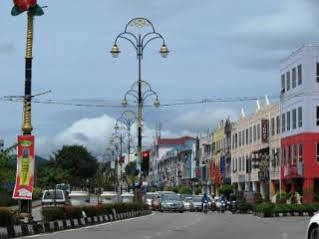 One Motel And Cafe Kuah Exterior photo